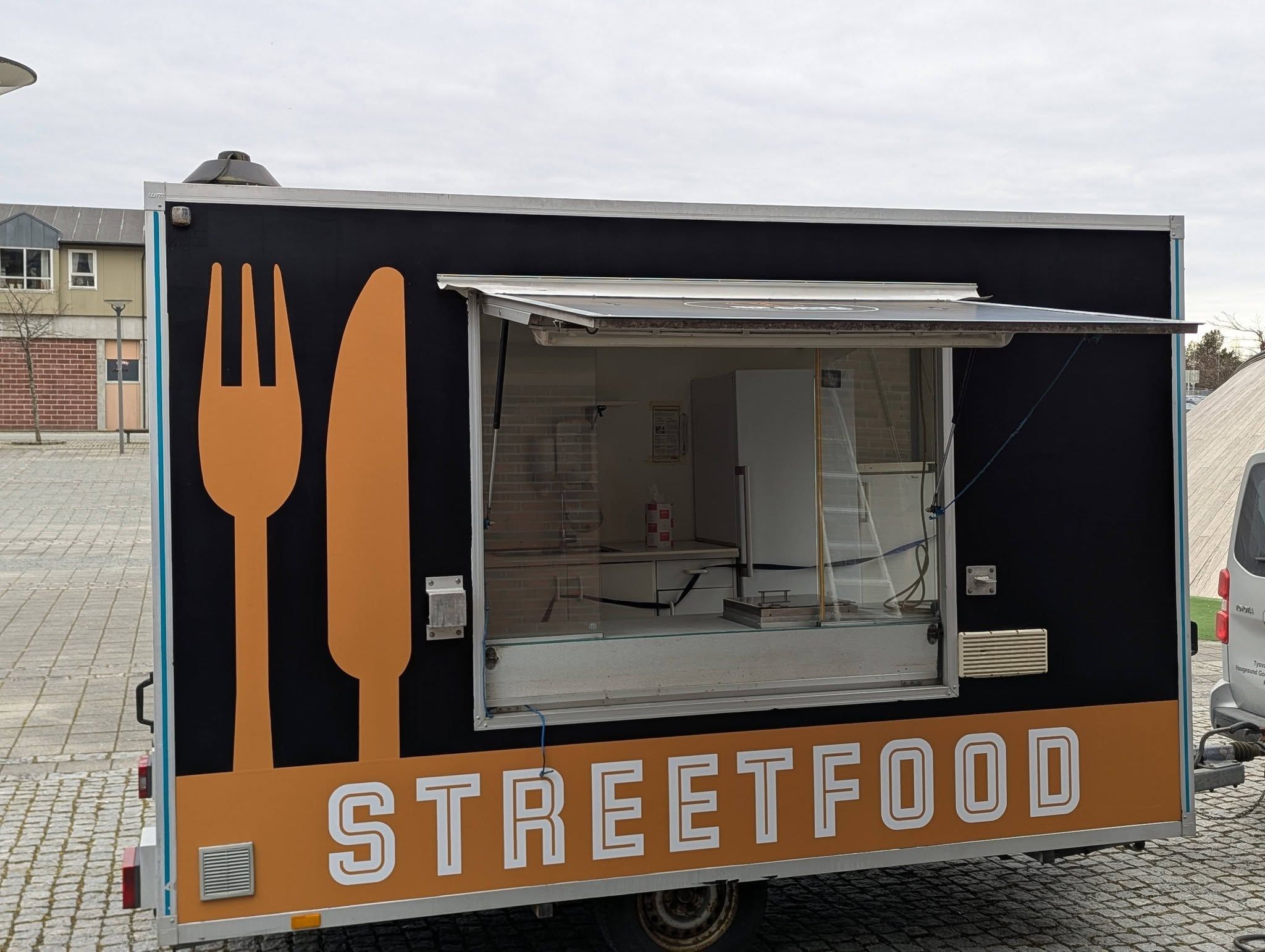 Streetfood-vognen til GP Café med åpen serveringsluke